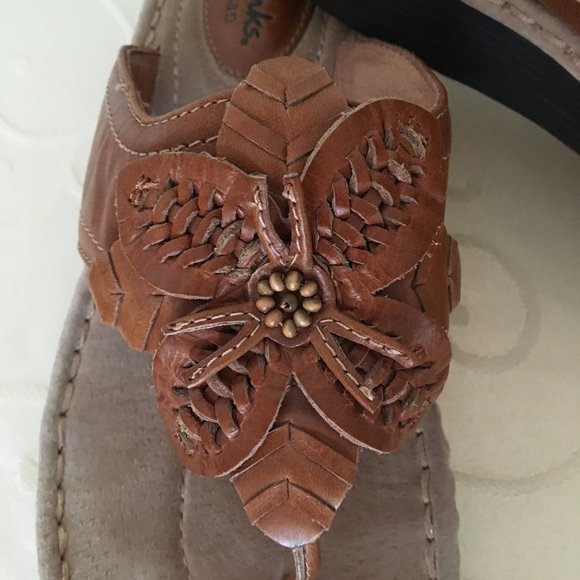 NWOT Clarks - Artisan slip on sandals - Picture 2 of 11